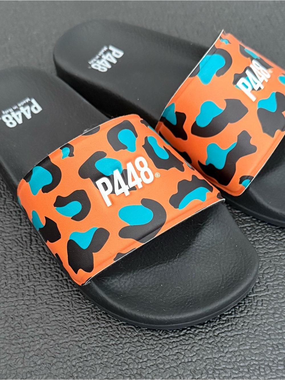 P448 Women’s Slides 36